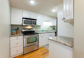27 Adams Ct Unit 27, Amesbury, MA 01913