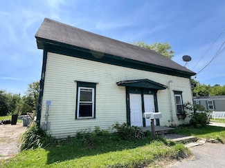 13 Crescent St, Rockland, ME 04841