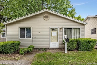 27441 Delton St, Madison Heights, MI 48071