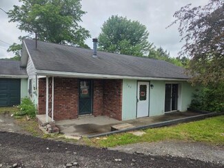 302 Crestview Rd, Acme, PA 15610