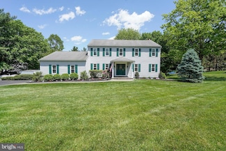 12 Meadow Woods Ln, West Grove, PA 19390