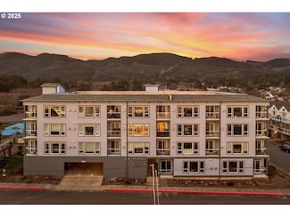 300 N Pacific St Unit 43, Rockaway Beach, OR 97136