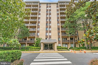 3100 S Manchester St Unit 827, Falls Church, VA 22044