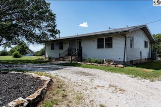 2044 Arrowhead Rd, Moundridge, KS 67107