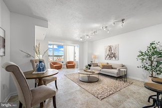 2726 Gallows Rd Unit 1004, Vienna, VA 22180