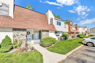 10 Pointe Cir S Unit 10, Coram, NY 11727