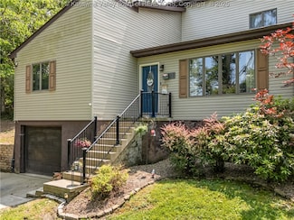 26 Banister Dr, Cross Lanes, WV 25313
