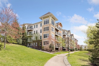 3110 N Chestnut St Unit 105, Chaska, MN 55318