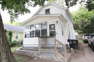 1517 Clinton Ave, Des Moines, IA 50313
