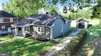 9 Hallton Hill Rd, Pine Grove, PA 17963