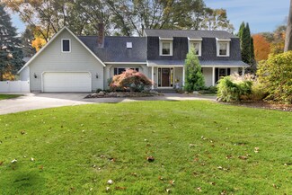 1415 Rood Point Rd, Norton Shores, MI 49441