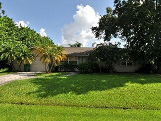 781 SE Starflower Ave, Port Saint Lucie, FL 34983