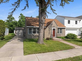 1029 Howard St, Petoskey, MI 49770