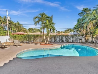 504 SE 6th Ave, Deerfield Beach, FL 33441