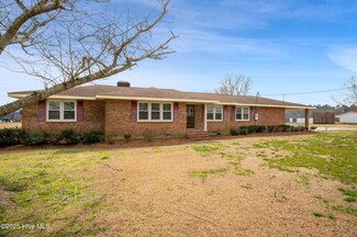 157 W Littlefield Rd, Ayden, NC 28513