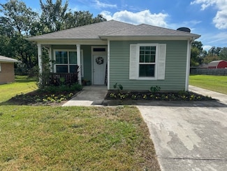 111 Plum St, La Marque, TX 77568