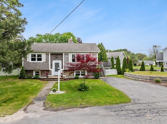 8 Stackpole Cir, Buzzards Bay, MA 02532