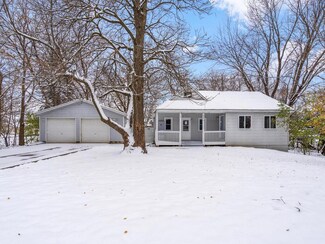 2076 Flanders Rd, Saint Paul, MN 55109