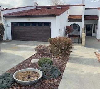 1921 Meadows Dr N, Richland, WA 99352