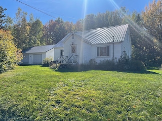 10 Pinkham St, Lincoln, ME 04457