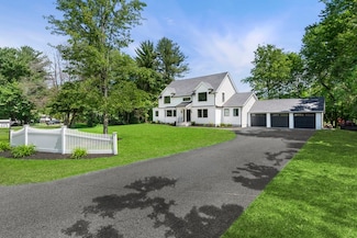 97 Lovejoy Rd, Andover, MA 01810