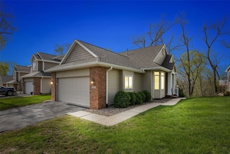 3341 Riverpointe Cir NE, Cedar Rapids, IA 52411