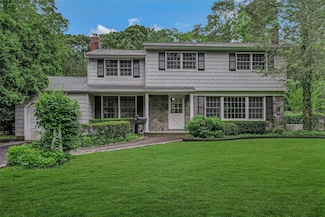 6 Rice Ln, Smithtown, NY 11787