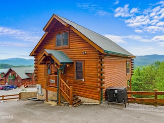 3105 Lakeview Lodge Dr, Sevierville, TN 37862