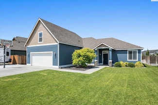 882 Pikes Peak Dr, West Richland, WA 99353