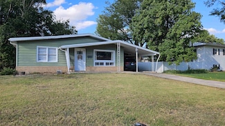 202 SW 9th St, Plainville, KS 67663
