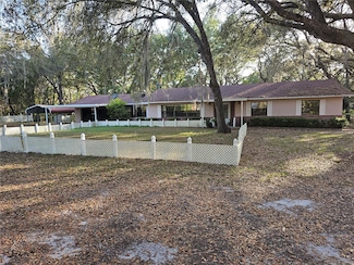 9741 SE Highway 464c, Ocklawaha, FL 32179