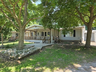 627 W 44th St, Fremont, MI 49412