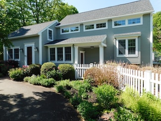 6 Peachtree Rd, East Longmeadow, MA 01028