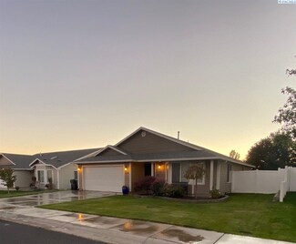 506 Baker St, Moxee, WA 98936