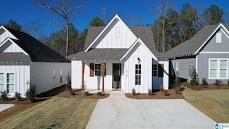 160 Shiloh Creek Dr, Calera, AL 35040