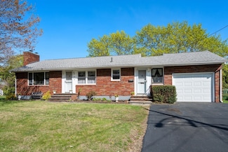 20 Chartier Ln, Southbridge, MA 01550