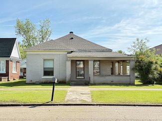 213 4th St S, Amory, MS 38821