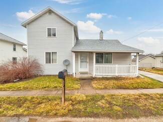 808 Water St, Center Point, IA 52213