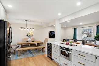 35 Princeton Dr, Tappan, NY 10983