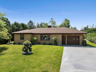 1028 Hoffman St, Petoskey, MI 49770