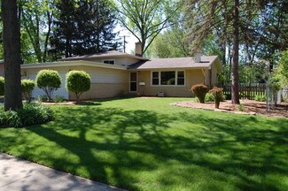 220 Triton Ln, Naperville, IL 60540