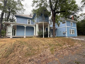 28 Harrison St, Laconia, NH 03246