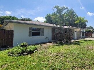 1011 Oak St, Dunedin, FL 34698