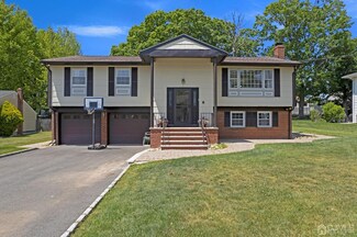 5 Finch Ct, Edison, NJ 08820