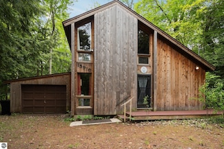 15910 E Cherry Park Dr, Northport, MI 49670