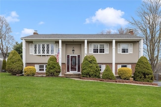 19 Peters Ln, West Warwick, RI 02893