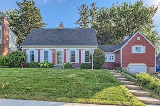 562 Wheelock Pkwy E, Saint Paul, MN 55130