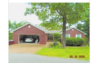 43 S Hills Loop, Eureka Springs, AR 72631