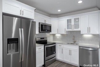 34 Longfellow Ave Unit 3409, Levittown, NY 11756