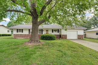 922 Wood St, Mount Vernon, MO 65712